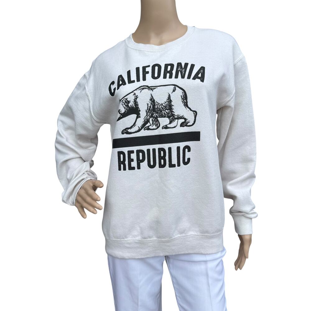 Bowery California Republic Bear Sweatshirt Cream Pullover Graphic Small S